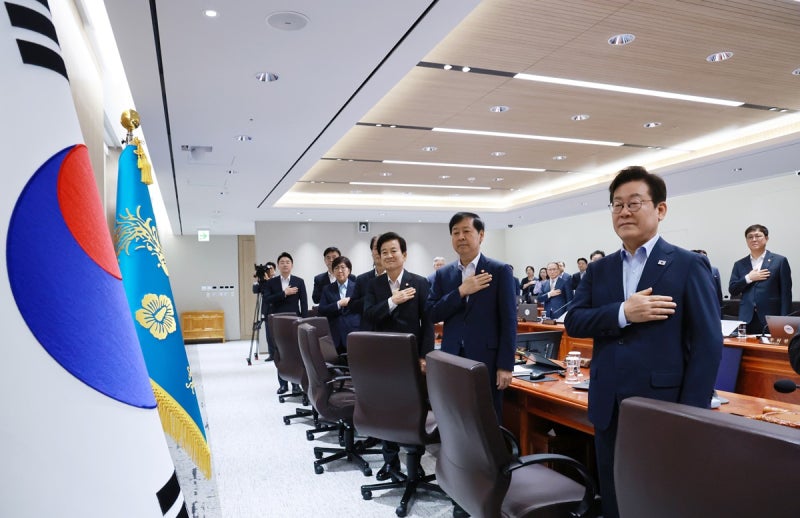 이 대통령 “죽을 <b>힘</b> 다해 국정 임해…<b>국회</b> 역할 정말 중요”