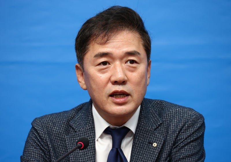 <b>황현선</b> 조국혁신당 사무총장 사퇴…당 <b>성비위 논란</b> 사과