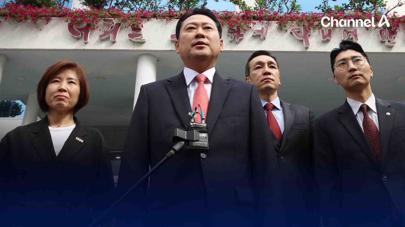 부산 간 <b>장동혁</b> “<b>손현보</b> 목사 구속은 <b>종교 탄압</b>”