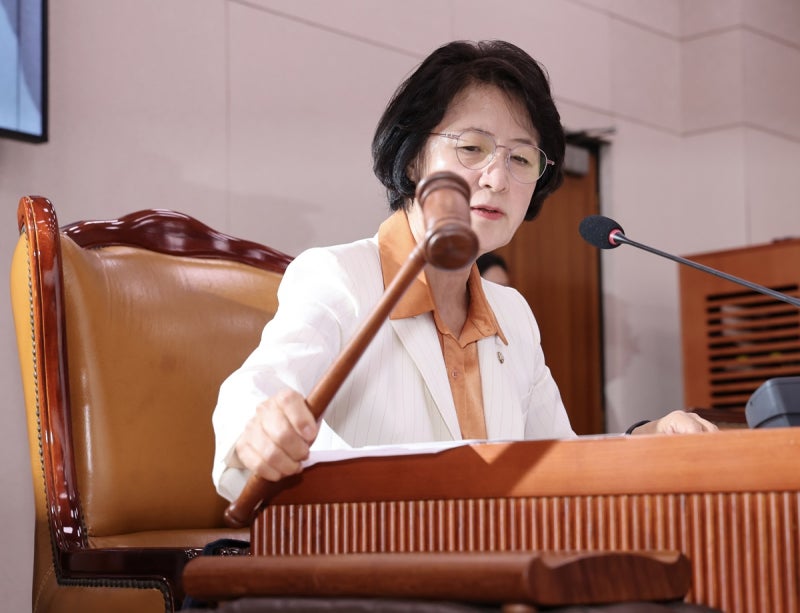 <b>추미애</b> “<b>조희대</b> 대법원장, 내란범 보호…물러나야”