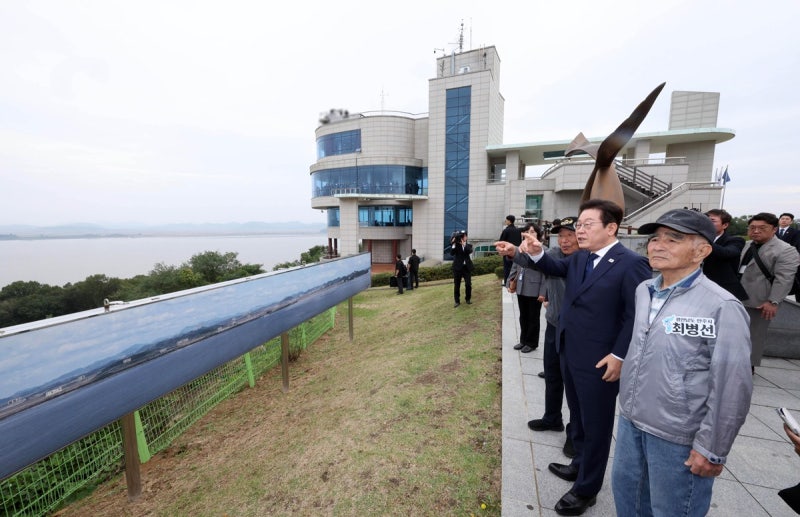 이 <b>대통령</b> “<b>이산가족</b> 단절, 정치인 부족함 때문 자책감…北도 인도적 ...