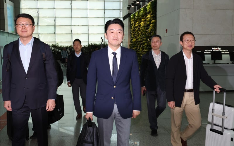 <b>강훈식</b> 비서실장, <b>방산</b> <b>특사</b> 자격 유럽 출국 “국부 창출 위해”