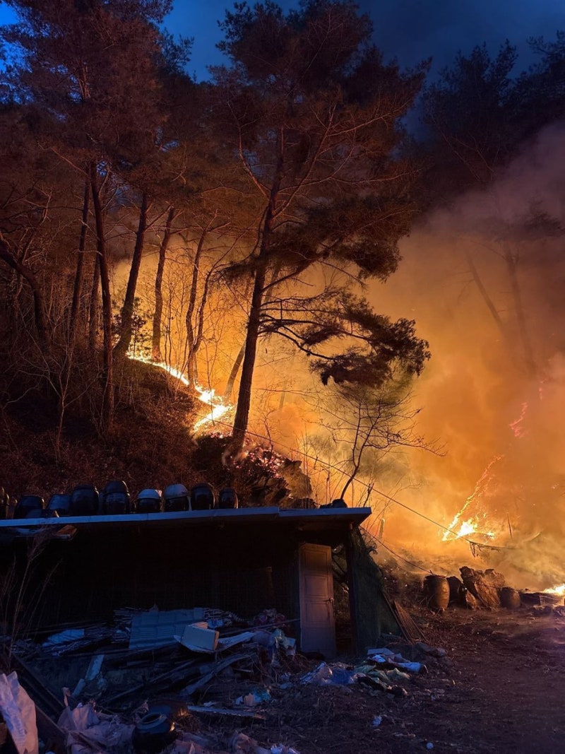 <b>인제 산불</b>, <b>진화</b>율 68%…헬기 29대 순차 투입 진화