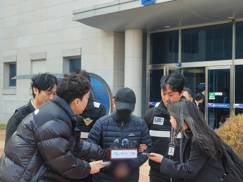 “승객들에게 죄송하다” 무인도 <b>좌초</b> <b>여객선</b> <b>선장 구속</b>기로