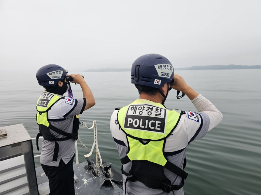 태안해경이 수색을 진행하고 있다. (사진은 기사와 관계없음 / 사진출처 : 뉴스1)