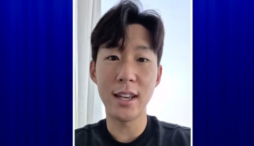 [스포츠A]<b>손흥민</b> “작별 인사하고 싶다”…벽화와 함께 런던 귀환