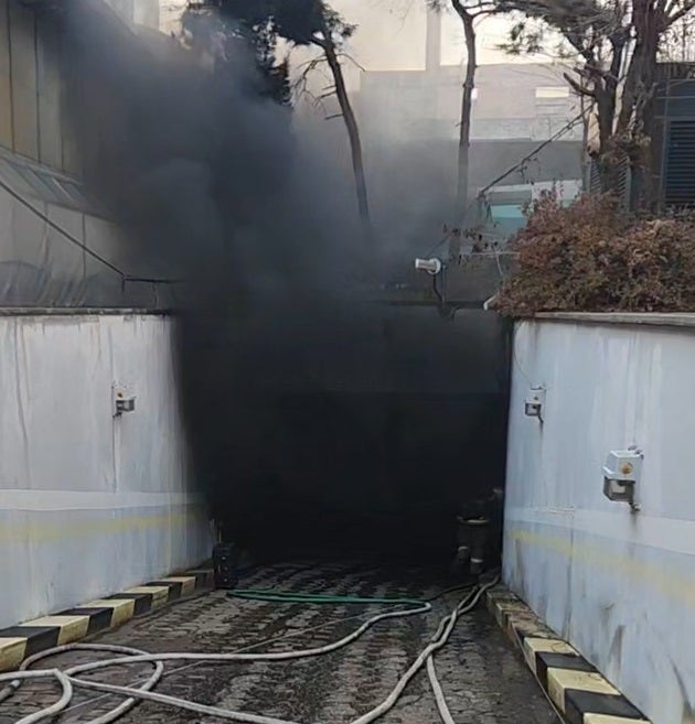 <b>지하</b> 2층 차량서 ‘<b>화재</b>’…<b>주상복합</b> 150명 대피