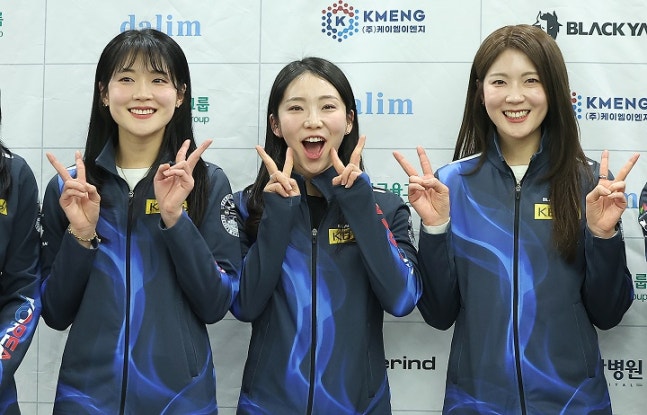 여자 컬링, 강적 스웨덴 8-3 제압…4강행 ‘청신호’