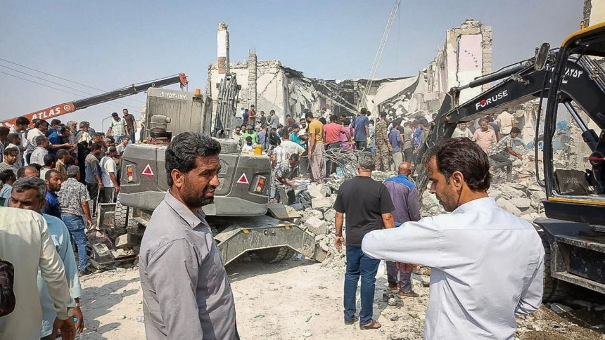 미국 이스라엘의 공격을 받은 이란 남부의 한 초등학교 모습. 건물이 무너져 현재까지 148명이 숨진 것으로 나타났다 X 캡처