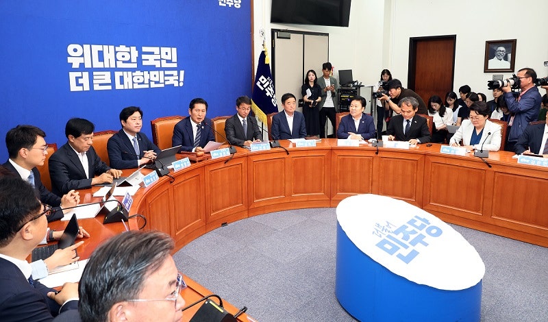[단독]친명계, 비공개 최고위서 친청계 ‘내각 총사퇴 언급’ 직격