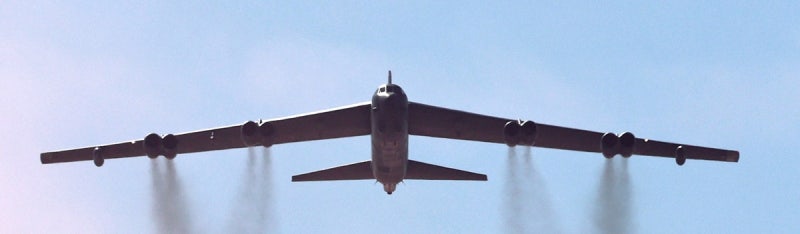 미 B-52 전략폭격기, 공군기지서 이륙 직후 추락