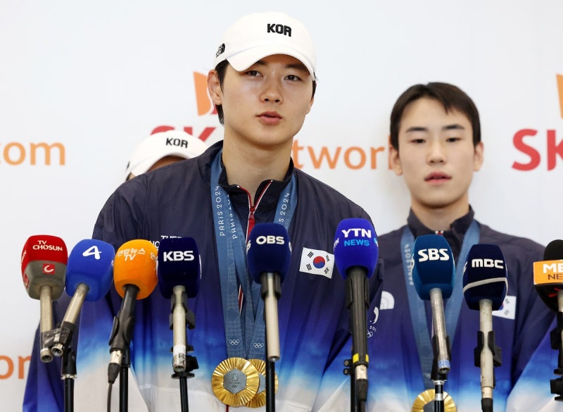오상욱 등 펜싱 국가대표, 남의 칼 들고 아시아선수권 출전