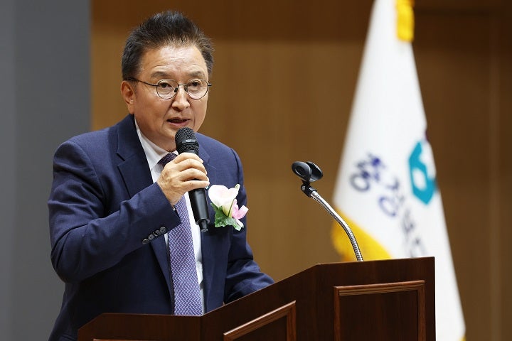 김영환 충북지사 이임식 하자마자…공수처, ‘뇌물 혐의’ 압수수색