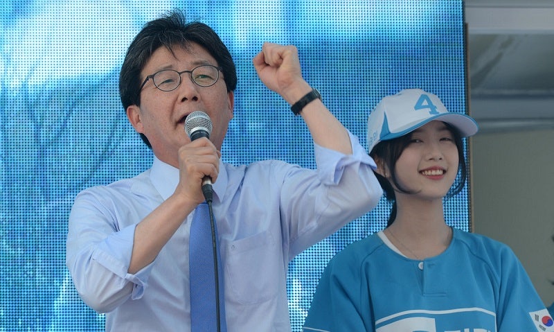 ‘딸 <b>유담 교수</b> 채용 의혹’ 유승민 피의자 전환