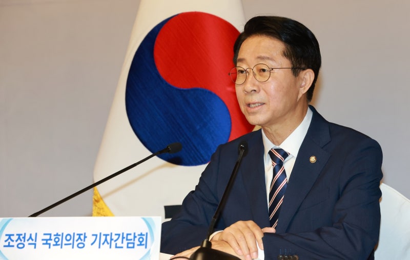 <b>조정식</b> “현직 대통령 <b>연임</b>은 <b>개헌</b> 대상 아냐…논란에 유감”
