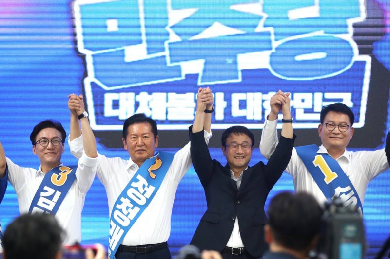 [속보]<b>김민석</b>, 與 대표 제주·인천 <b>경선</b>서 <b>승리</b>…누적 1위 탈환