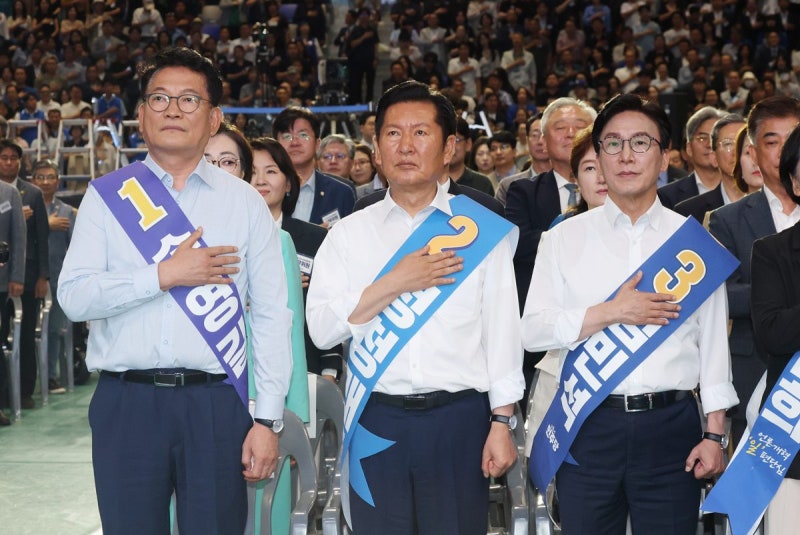 오늘 민주당 새 <b>당대표</b> 선출…‘안정’ 김민석 vs ‘개혁’ <b>정청래</b>