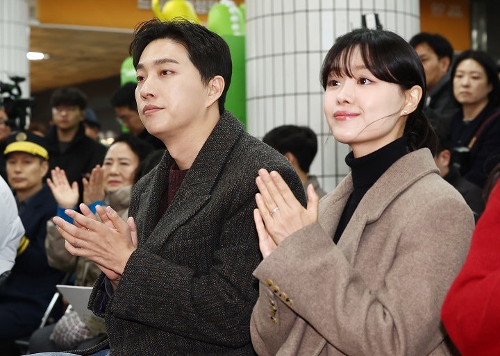 <b>박위</b>, KTX 낙상사고 <b>공개</b> 뒤 논란…영상 삭제·<b>사과</b>
