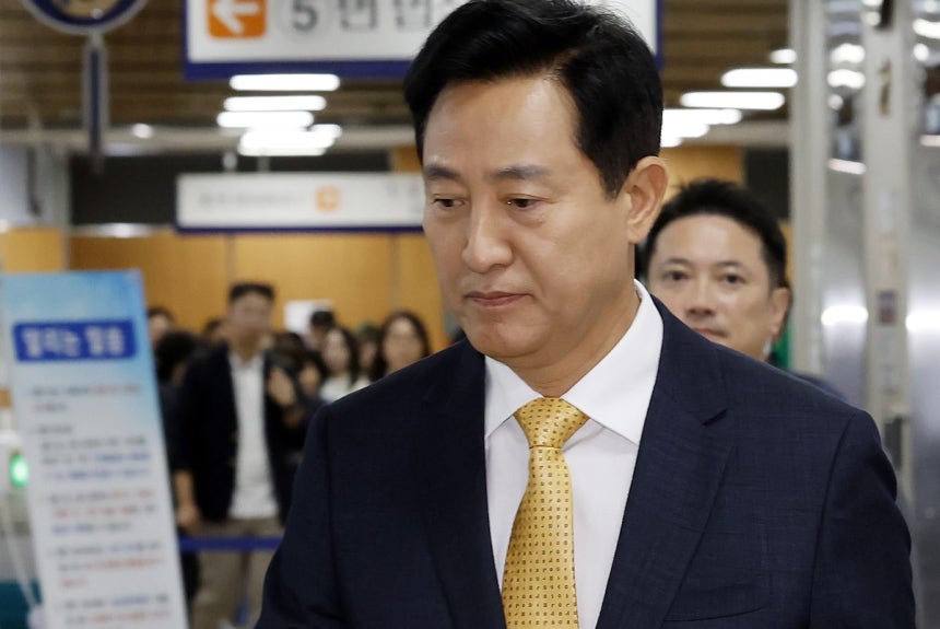 여론조사비 대납 의혹을 받는 오세훈 서울시장이 2일 오후 서울 서초구 서울고등법원에서 열리는 항소심 결심공판에 출석하고 있다.사진=뉴시스
