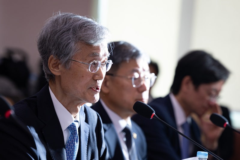 <b>조희대</b> “<b>대법원</b> 온전한 <b>구성</b> 갖추도록 노력”