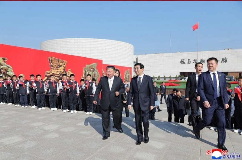북, <b>김정은 방중</b> 대대적 <b>보도</b>… "불패 조중친선, 굳건히 계승"