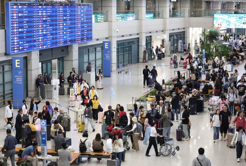 [속보]<b>인천공항 발권 장애</b>로 항공사 3곳 수기 체크인…“1200여명 대기”