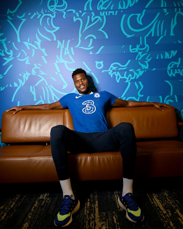 切尔西引进左脚中后卫巴迪阿西尔 7年半的长期合同