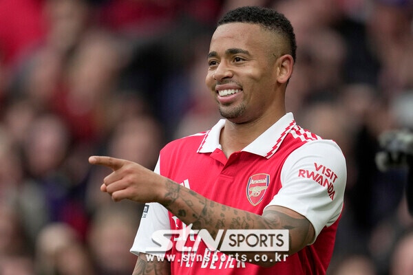 领头羊阿森纳韩国济州队领先利兹4-1大胜|英超联赛