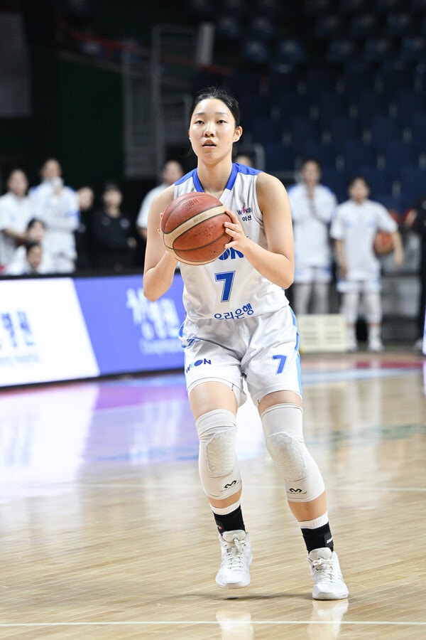 '스타 탄생!' 18세 여고생 MJ, 크로스오버 후 스핀무브→3점 플레이 완성