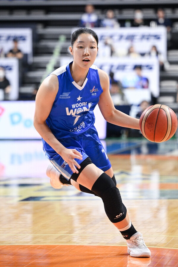 '스타 탄생!' 18세 여고생 MJ, 크로스오버 후 스핀무브→3점 플레이 완성