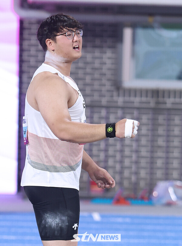 [구미육상] '19살 고딩 토르' <b>박시훈</b> 괴력 통했다…"첫 성인부 국제무대...