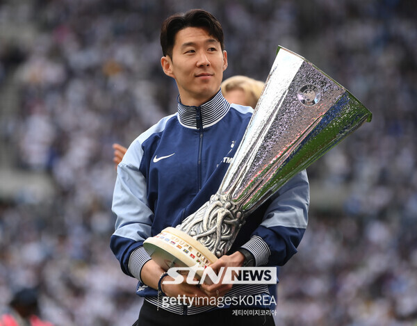 '<b>손흥민</b> 토트넘 복귀' 거취 논의 본격 돌입, 챔피언스리그 출격? '<b>프랭크</b>...