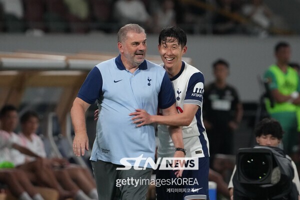 '손흥민과 함께 <b>우승</b>하고도 경질...토트넘 저격' <b>포스테코글루</b> 감독, "트...