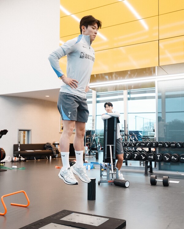 대박 극찬! <b>손흥민 후계자</b>가 <b>양민혁</b>? "토트넘 왼쪽 측면 공격수로 활약...