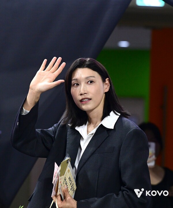 '<b>레베카</b> 28점' <b>요시하라</b>호 <b>흥국생명</b>, 라셈 앞세워 개막전 승…'전설' 김...