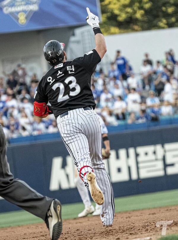12일, LG는 대구 삼성라이온즈파크에서 열린 2026 신한 SOL KBO리그 원정 경기에서 삼성을 4-3으로 꺾었다. (LG 타자 오스틴). /사진=LG트윈스
