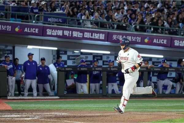 19일 롯데가 부산 사직야구장에서 열린 2026 신한 SOL KBO리그 삼성과의 홈경기에서 5-3으로 이겼다. (▲롯데 한동희 4타수 1홈런 1안타 1득점 1타점). /사진=롯데 자이언츠