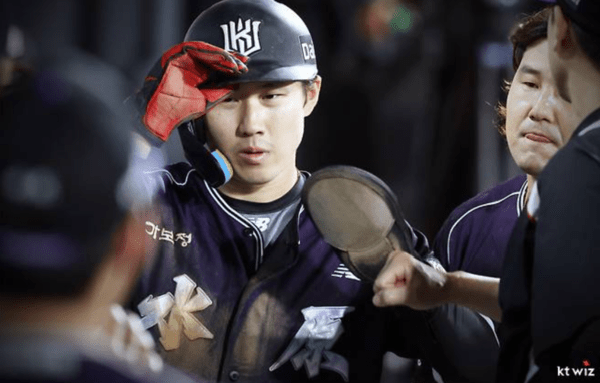 27일 KT가 서울 잠실야구장에서 열린 2026 신한 SOL KBO리그 두산과의 원정경기에서 12-6으로 이겼다. (▲KT 최원준 6타수 5안타 1득점 2타점). /사진=KT 위즈