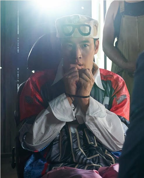 '<b>모범택시3</b>' 잔혹 빌런 <b>윤시윤</b>, 호구로 위장한 <b>이제훈</b> 납치
