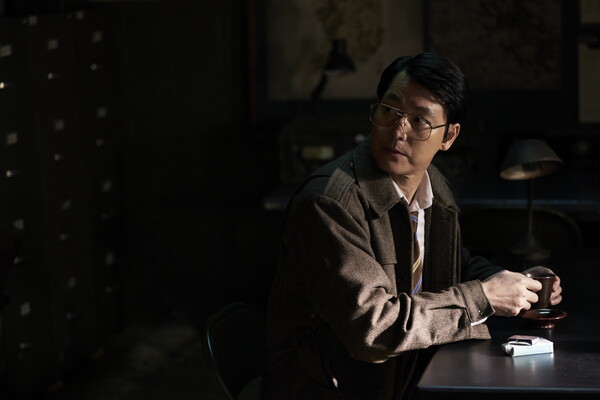 Hyun Bin and Jung Woo-sung dramatic scene from Made in Korea