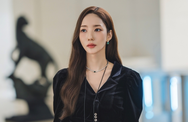 《魔女之吻》朴敏英魏化儁攜手挑戰懸疑，首集收視刷新佳績