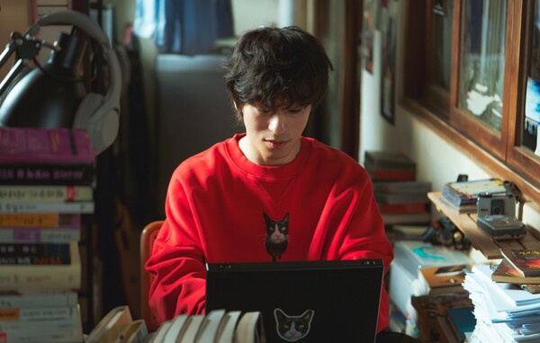 JTBC新劇《所有人都在與自己的無價值對抗》具教煥飾演黃東萬展現獨特黑色喜劇魅力