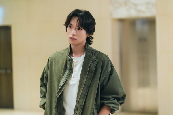 《未婚男女的效率戀愛》李基澤以獨特魅力超越朴成焄 成收視新亮點