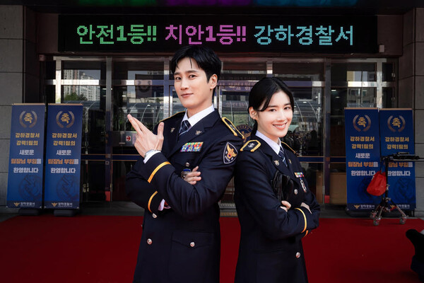 '<b>재벌</b>X<b>형사</b>2' 작가 "안보현에 감탄·유승호 임팩트 엄청나"
