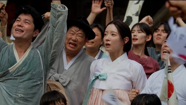 하영 증조부 논란에 연예계 시끄러운데...이세영, '<b>관순 동순</b>'서 무명 독...