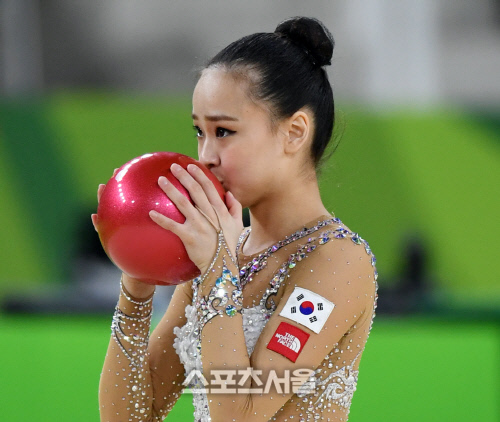 '<b>은퇴</b>' <b>손연재</b>, <b>심경 고백</b> "많이 배우고 성장…후회 없다"