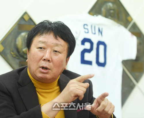 [分享] 前韓國總教練宣銅烈失業後 前往美國進修