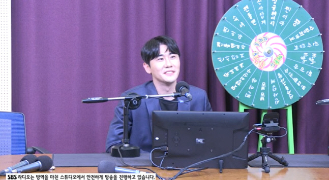 '40세' <b>영탁</b> "62세 <b>김응수</b>와 가까운 사이 돼" 친분 과시 ('컬투쇼')