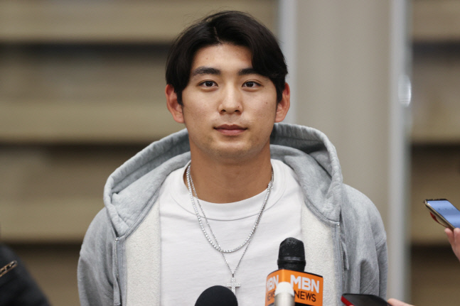 '두 달 동안 미국훈련, 그리고 35시간 귀국길' 이정후 젊어서 괜찮아요