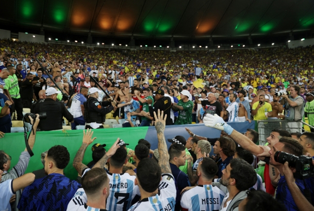 [토토피플] 브라질-아르헨티나전 ‘유혈사태’에 FIFA 징계 절차 착수 “무관중 경기도 포함”